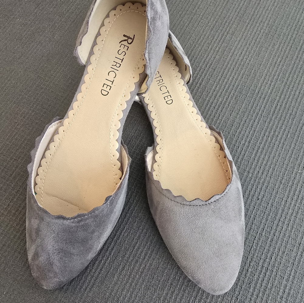 Restricted Womens Flats 7.5